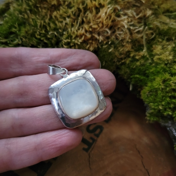 Mother of Pearl and Sterling Silver Pendant - Picture 2 of 7